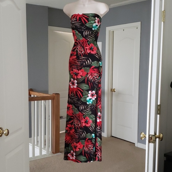 Fashion Nova Dresses & Skirts - Super sexy maxi